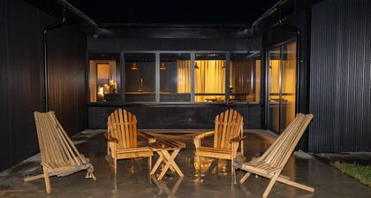 Svart Lodge - Luxury accommodation by the ocean