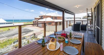 Lano Beach House - Unwind at Lano Beach House