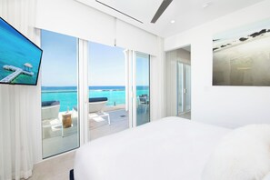 2 dormitorios, escritorio, tabla de planchar con plancha y cuna de viaje