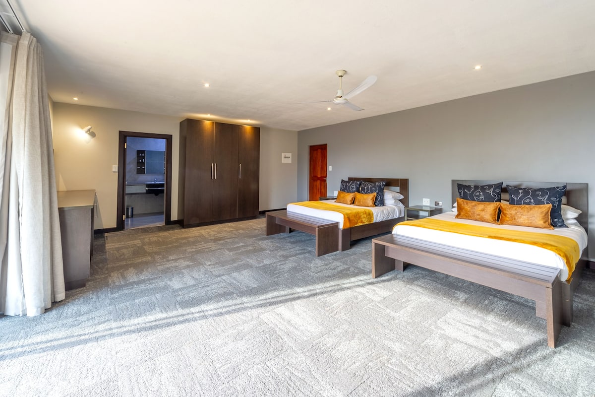 Doppia Luxury | Cassaforte in camera, tende oscuranti, ferro/asse da stiro