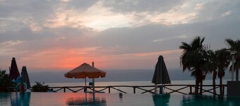  O Beach Hotel & Resort