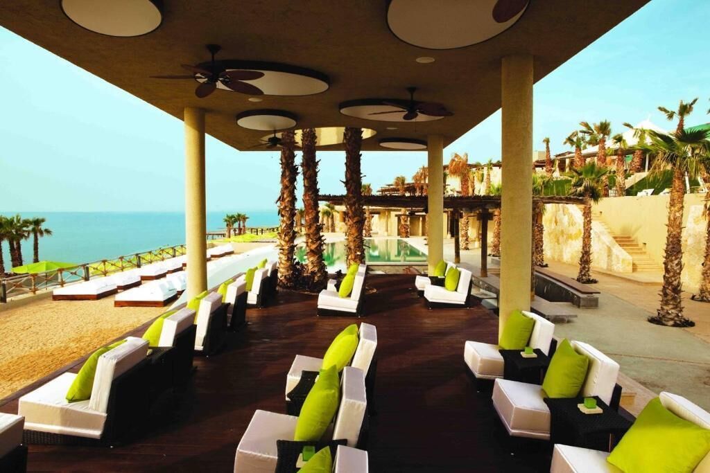  O Beach Hotel & Resort