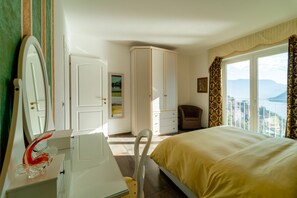 3 slaapkamers, een strijkplank/strijkijzer, gratis wifi, beddengoed