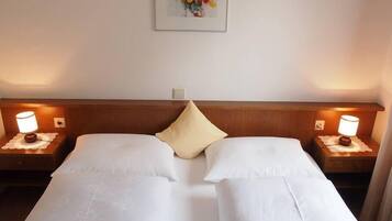 1 chambre, fer et planche Ă  repasser, Wi-Fi gratuit, draps fournis