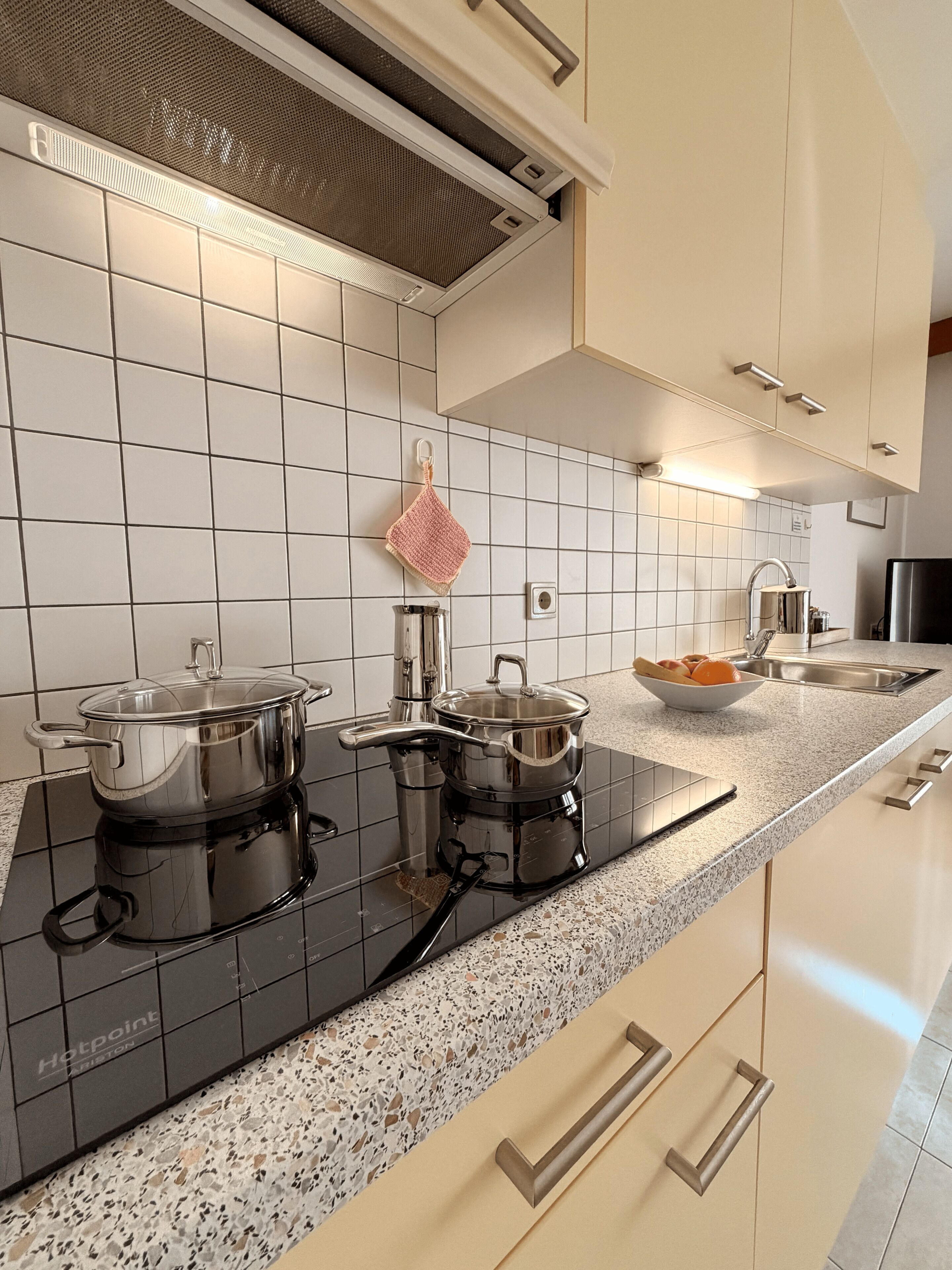 Kühlschrank, Herdplatte, Geschirrspüler