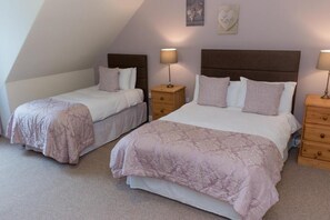 Seterika/papan seterika, Wi-fi percuma, cadar katil 