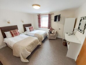 Seterika/papan seterika, Wi-fi percuma, cadar katil 