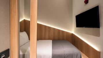 Studio, 1 Twin Bed, Shared Bathroom | Desk, free WiFi, bed sheets