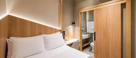 Deluxe Double Room | Desk, free WiFi, bed sheets