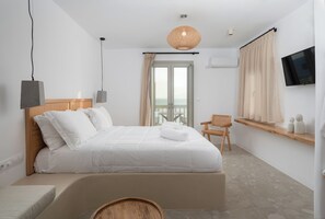 Suite estudio Deluxe | Escritorio, tabla de planchar con plancha, wifi gratis y ropa de cama