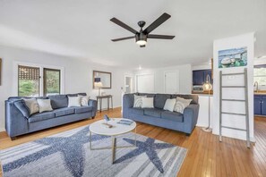 Unclassified image, 4 of 35, button