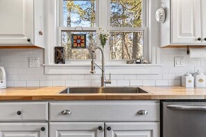 Interior - Downeast Maine Retreat: 4br w/ AC (Ellsworth)