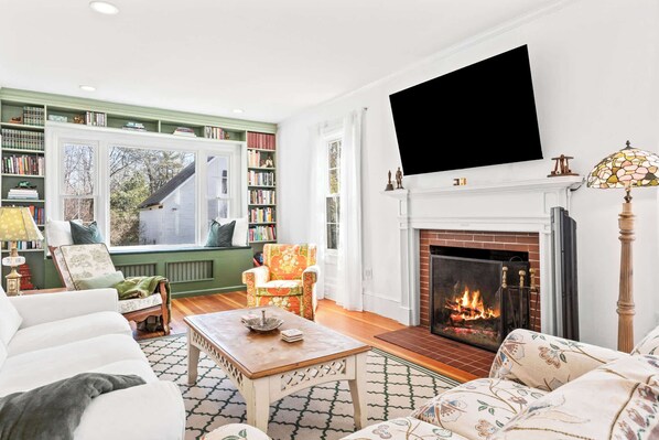 TV, fireplace, offices