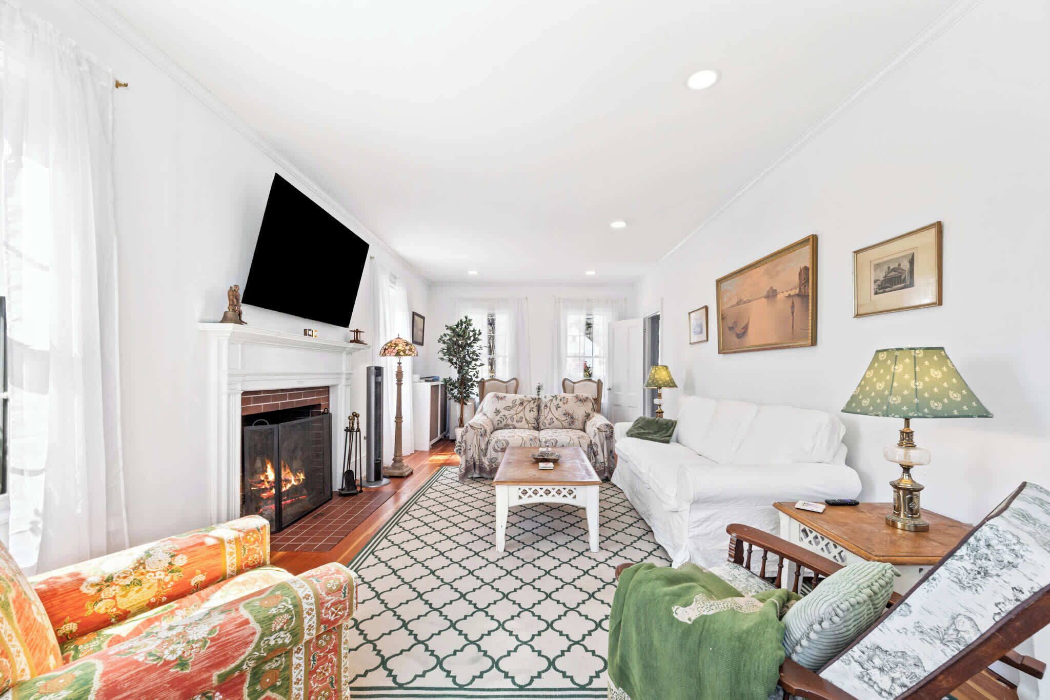 TV, fireplace, offices