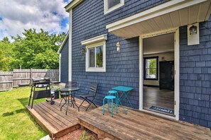 Outdoor dining - The Maine Retreat! Pet Friendly! (Milbridge)