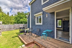 A house with a deck, a barbecue grill, and a table with chairs. - The Maine Retreat! Pet Friendly! (Milbridge)