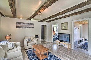 TV, offices - The Maine Retreat! Pet Friendly! (Milbridge)