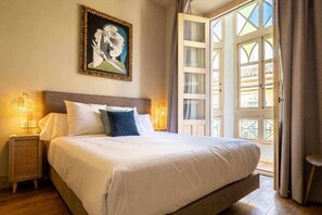 3 bedrooms, iron/ironing board, WiFi, bed sheets - 1B Elegant 3 Bedroom Downtown (Malaga)