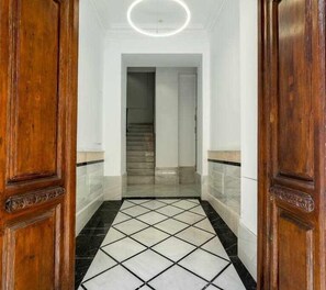 Interior - 1B Elegant 3 Bedroom Downtown (Malaga)