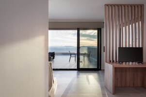 Deluxe Δωμάτιο | Σεντόνια από αιγυπτιακό βαμβάκι, κλινοσκεπάσματα υψηλής ποιότητας 