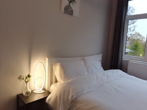 4 bedrooms, desk, iron/ironing board, free WiFi