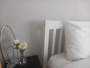 4 camere, una scrivania, ferro/asse da stiro, Wi-Fi gratuito