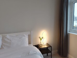 4 bedrooms, desk, iron/ironing board, free WiFi