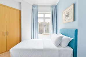Deluxe 2BR Apartment plus maids room | 3 chambres, coffre-fort, bureau, literie fournie