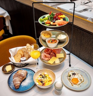 Daily buffet breakfast for a fee