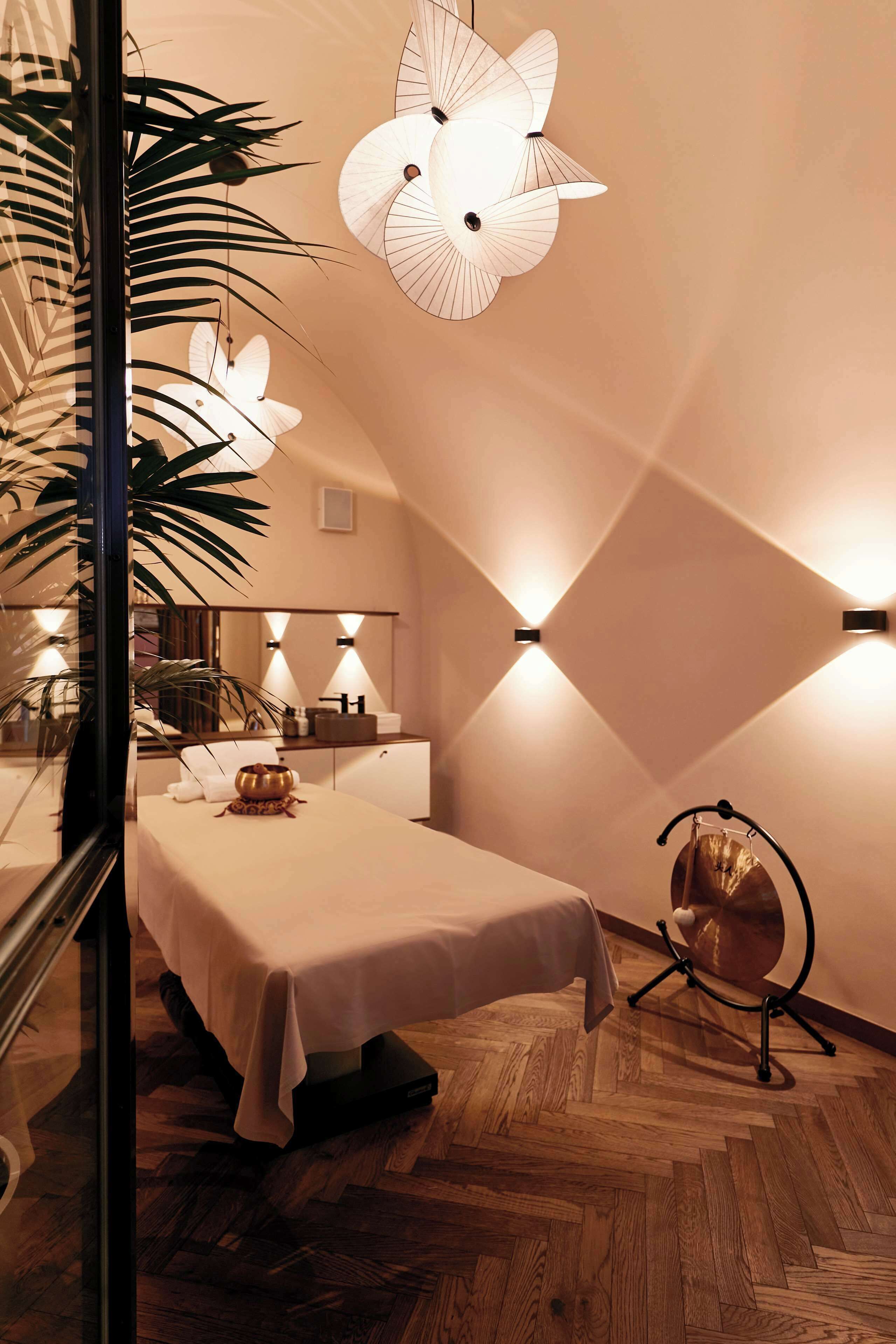 Sauna, 4 salles de soins, massages