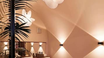 Sauna, 4 treatment rooms, massages