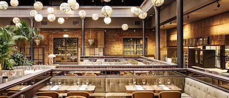 2 restaurants, breakfast, lunch, dinner served; international cuisine
