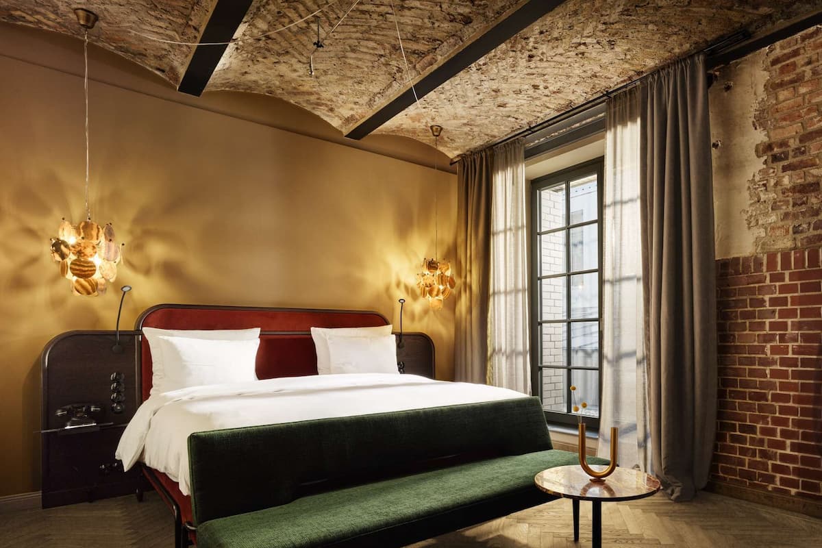 Room, Courtyard View (Roomy)
