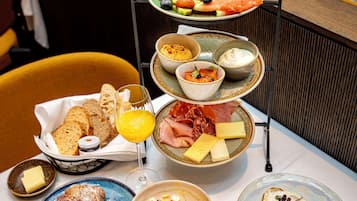 Petit déjeuner buffet servi tous les jours en supplément