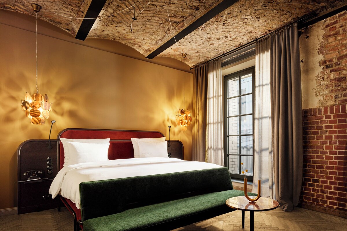 Room, Courtyard View (Roomy) | Premium bedding, down comforters, pillowtop beds, minibar
