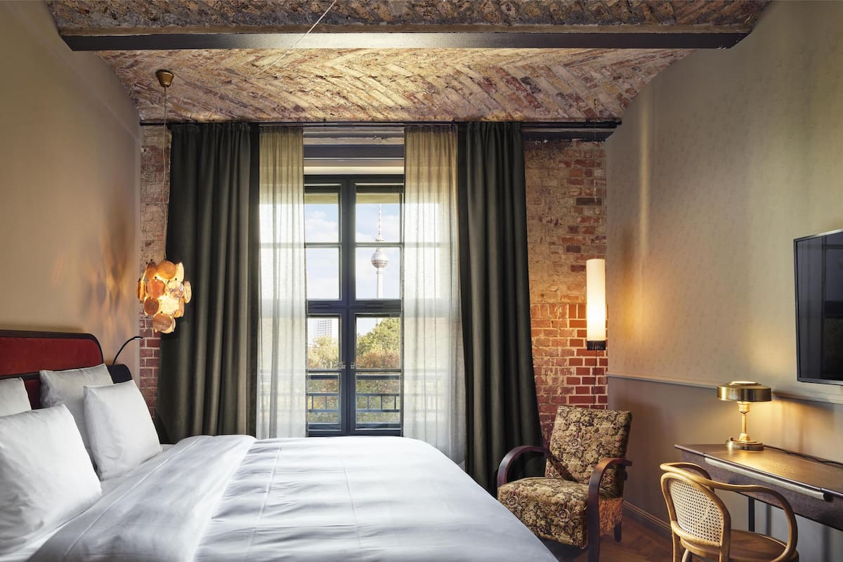 Room, City View (Cosy City) | Premium bedding, down comforters, pillowtop beds, minibar