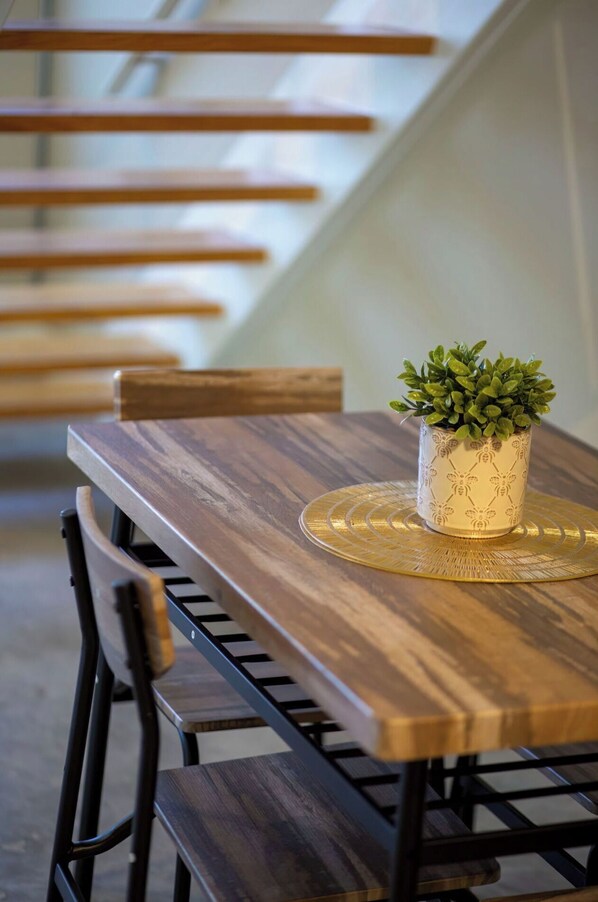 House (1 Bedroom) | Dining room - Gorgeous Guesthouse Near Amazing Downtown (San Antonio)