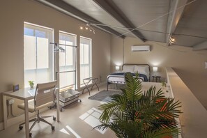1 Schlafzimmer, laptopgeeigneter Arbeitsplatz, Bügeleisen/Bügelbrett