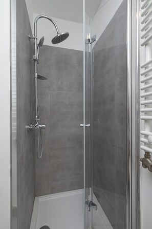 Studio, Balcony, Lakeside | Bathroom - Studio Goszczynskiego Kraków by Renters (Kraków)