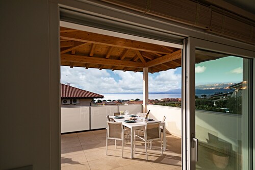 Regarda - "Yin e Yang" apartment with big lake view terrace