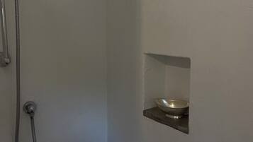 Dusche, Haartrockner, Bidet, Handtücher