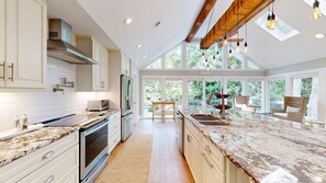 Fridge, microwave, oven, stovetop - New to the Rental Market! (Hilton Head)