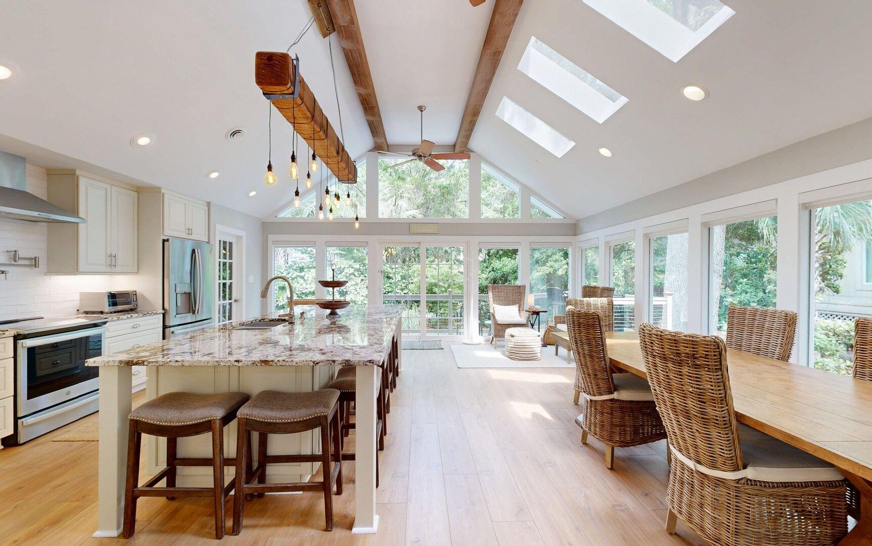 ثلاجة، ميكروويف، فرن، موقد ط هي مسطح