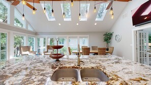 Dining - New to the Rental Market! (Hilton Head)