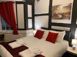 Desk, laptop workspace, free WiFi - THE BUGLE HOTEL (Fareham)