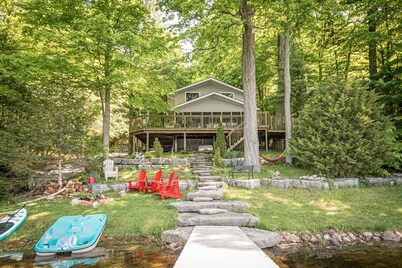 Large Waterfront Cottage! 5 bedrooms (max 12)! Kayaks, SUP, Water Slide, Beach