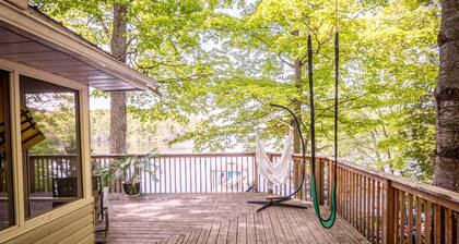 Large Waterfront Cottage! 5 bedrooms (max 12)! Kayaks, SUP, Water Slide, Beach