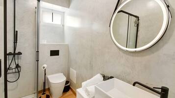 Shower, free toiletries, hair dryer, towels