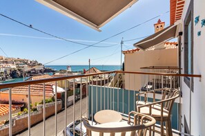 Property grounds - Holiday Home "Casa das Andorinhas" with Private Terrace & Wi-Fi (Câmara de Lobos)