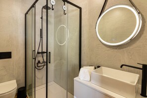 Dusch, hårtork och handdukar